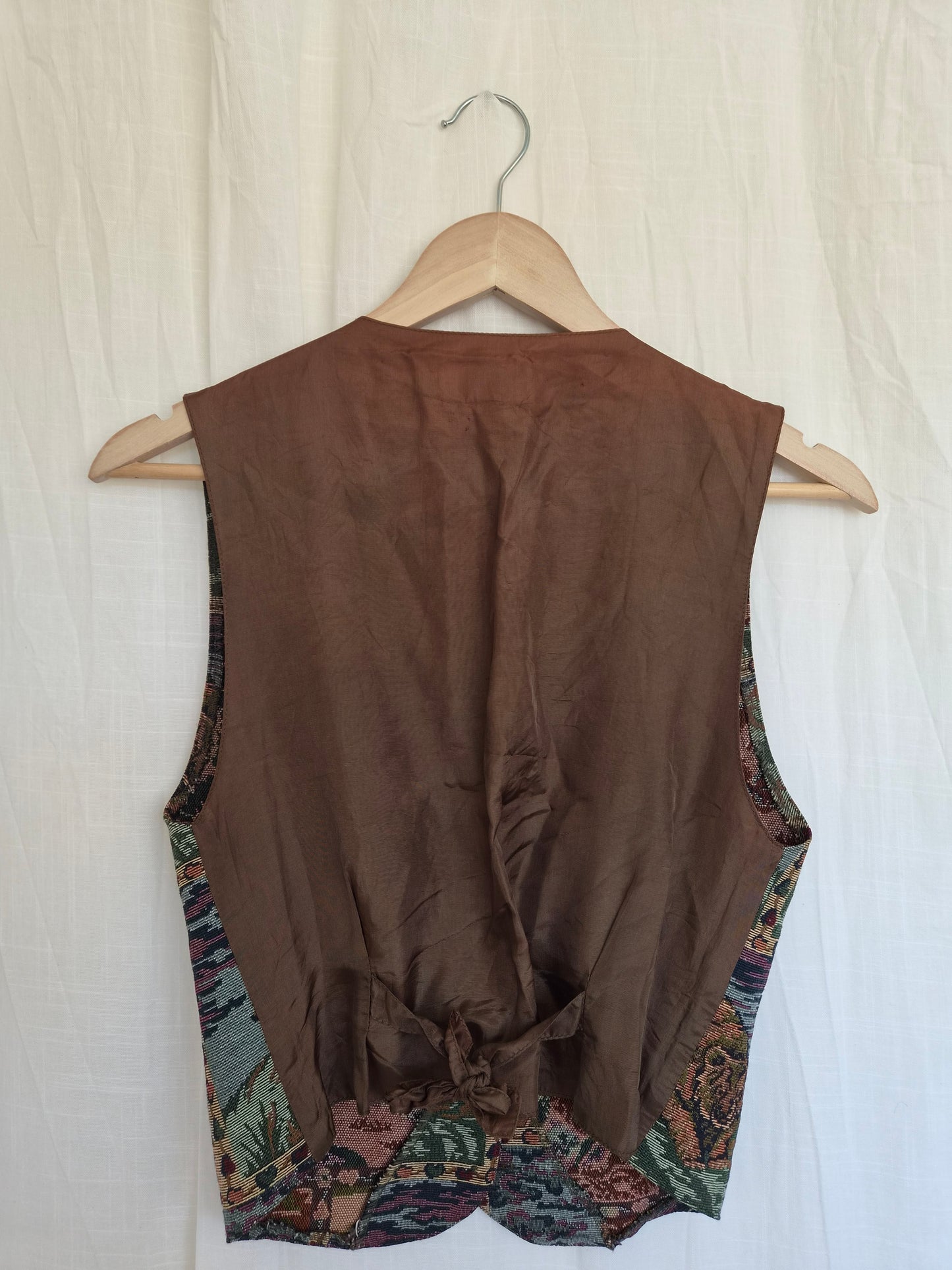 🐻 The Bears of Pine Hollow - vintage tapestry gilet with bear patterns - size S