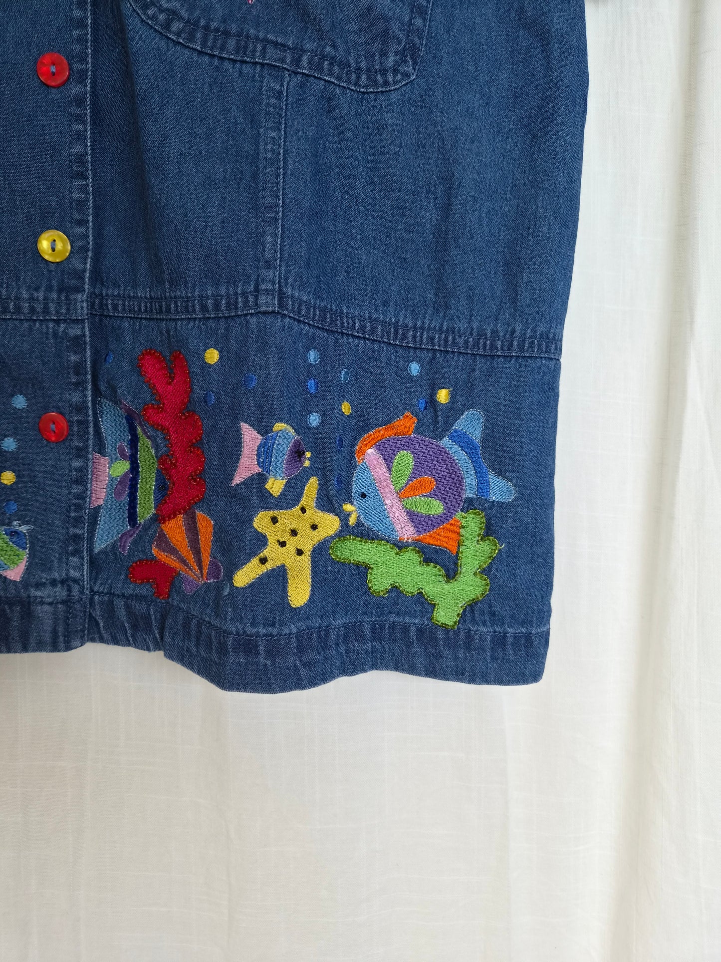 🐠 A School of Tiny Wonders - vintage dark blue boxy denim shirt with embroidered fish - size M/L