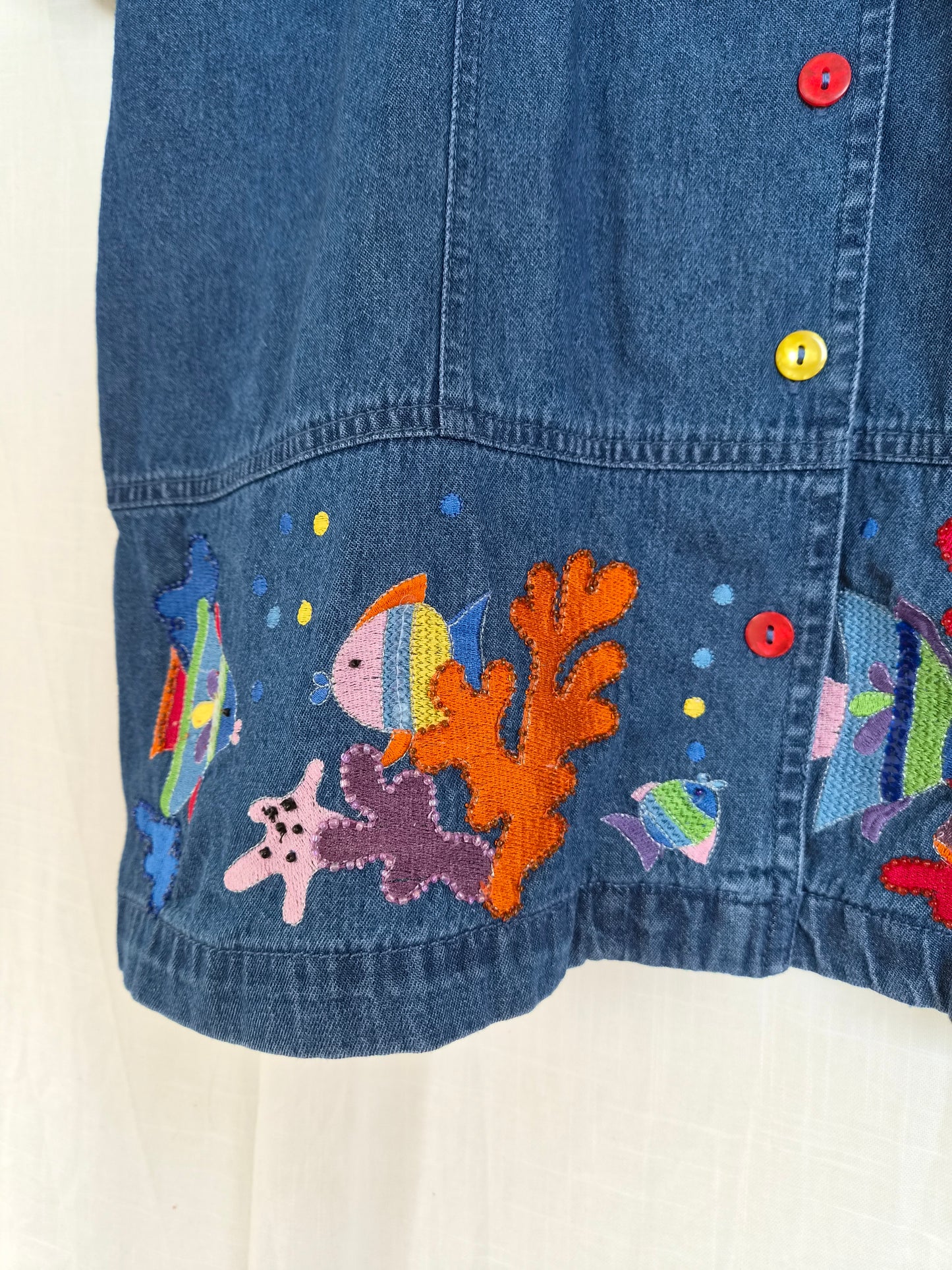 🐠 A School of Tiny Wonders - vintage dark blue boxy denim shirt with embroidered fish - size M/L