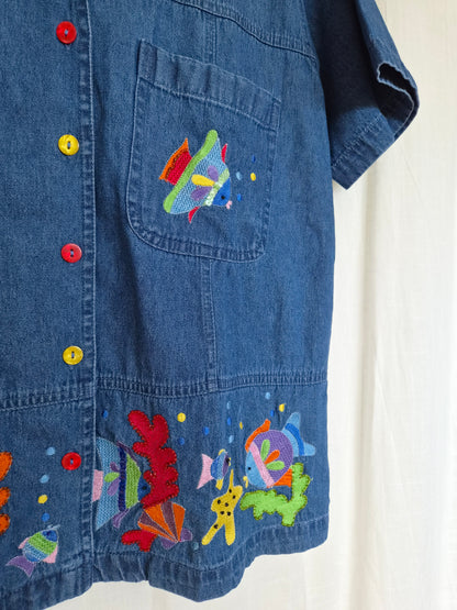 🐠 A School of Tiny Wonders - vintage dark blue boxy denim shirt with embroidered fish - size M/L