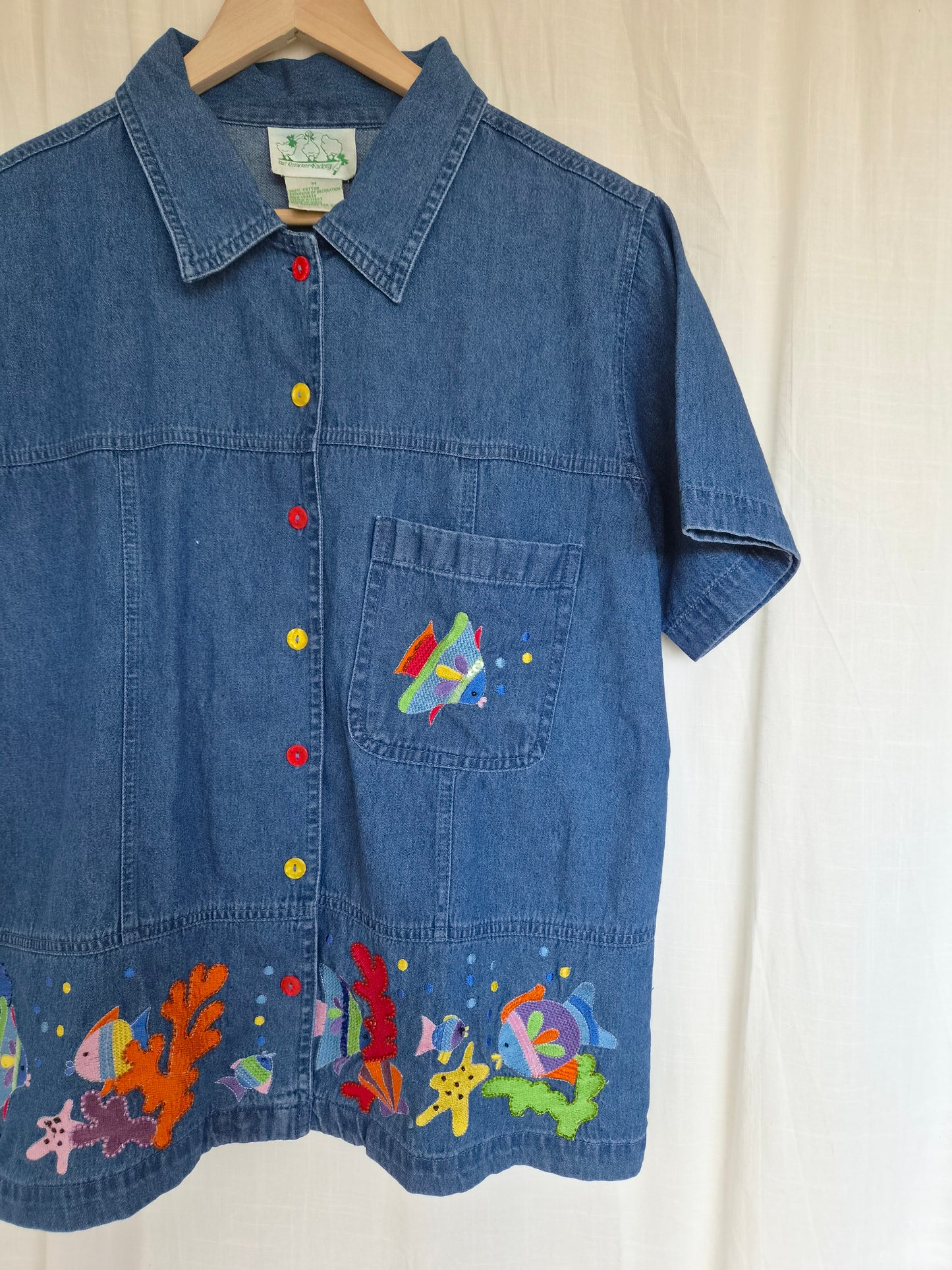 🐠 A School of Tiny Wonders - vintage dark blue boxy denim shirt with embroidered fish - size M/L