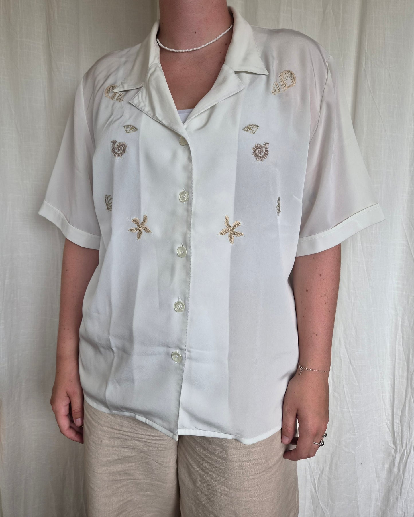 🐚 A Pocketful of Seashells - vintage blouse with embroidered shells - size L/XL
