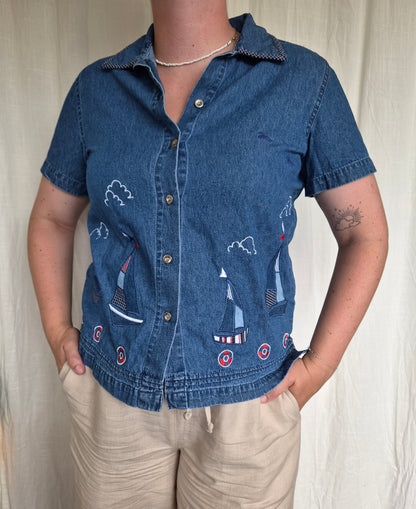 ⛵ A Little Voyage - vintage denim shirt with embroidered boats - size S/M