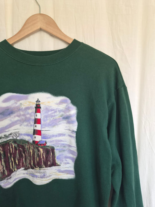 🪨 Keeper of the Coast - green vintage crewneck sweater with lighthouse on a cliff - size M/L