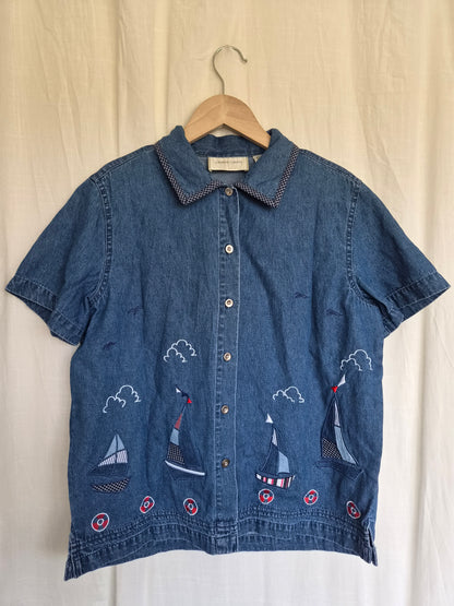 ⛵ A Little Voyage - vintage denim shirt with embroidered boats - size S/M