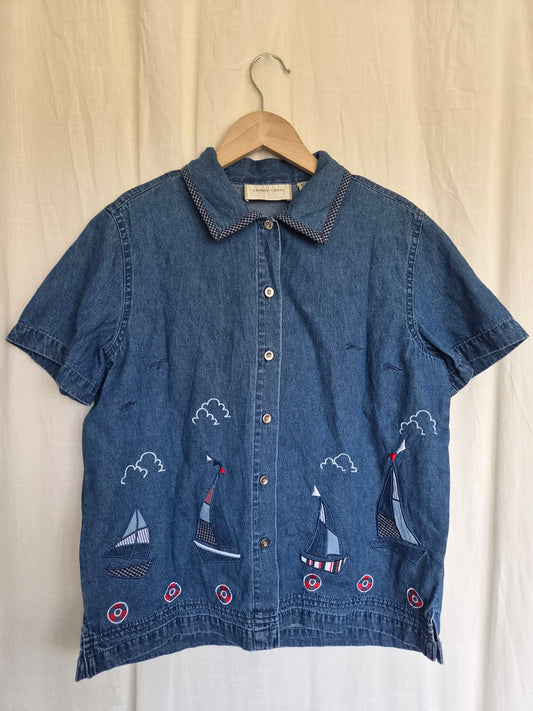 ⛵ A Little Voyage - vintage denim shirt with embroidered boats - size S/M