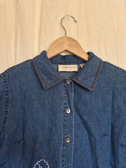 ⛵ A Little Voyage - vintage denim shirt with embroidered boats - size S/M
