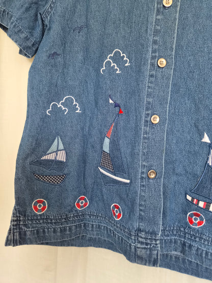⛵ A Little Voyage - vintage denim shirt with embroidered boats - size S/M