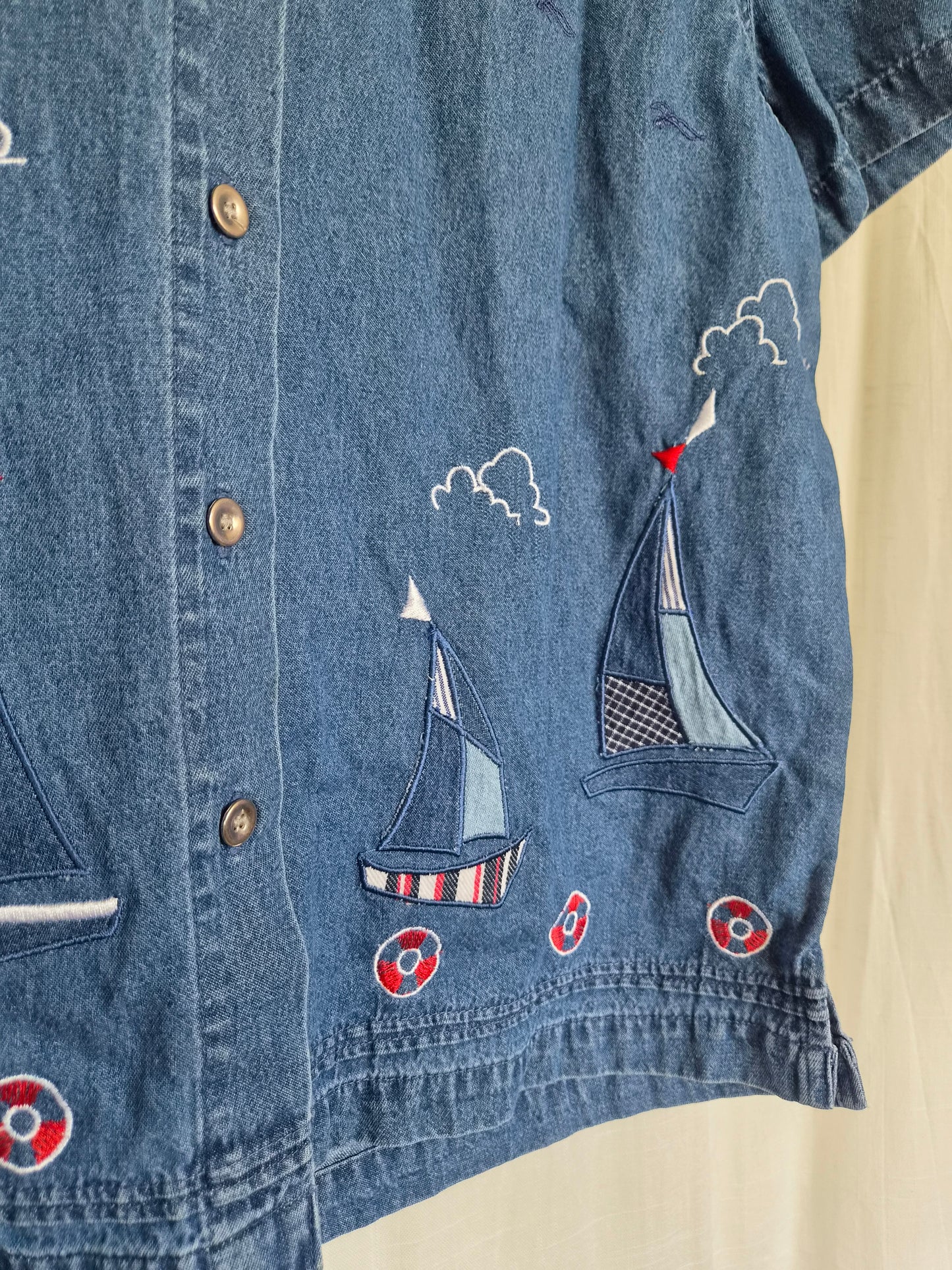 ⛵ A Little Voyage - vintage denim shirt with embroidered boats - size S/M