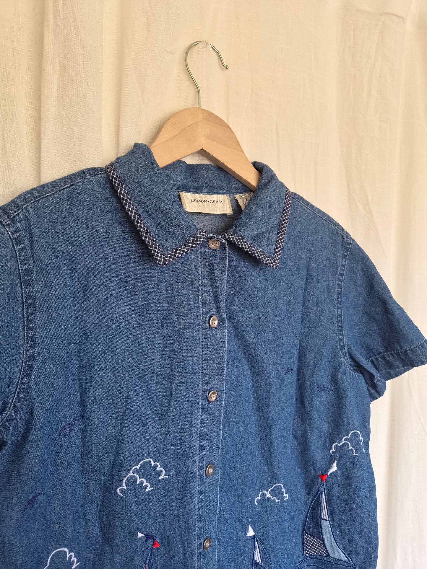 ⛵ A Little Voyage - vintage denim shirt with embroidered boats - size S/M
