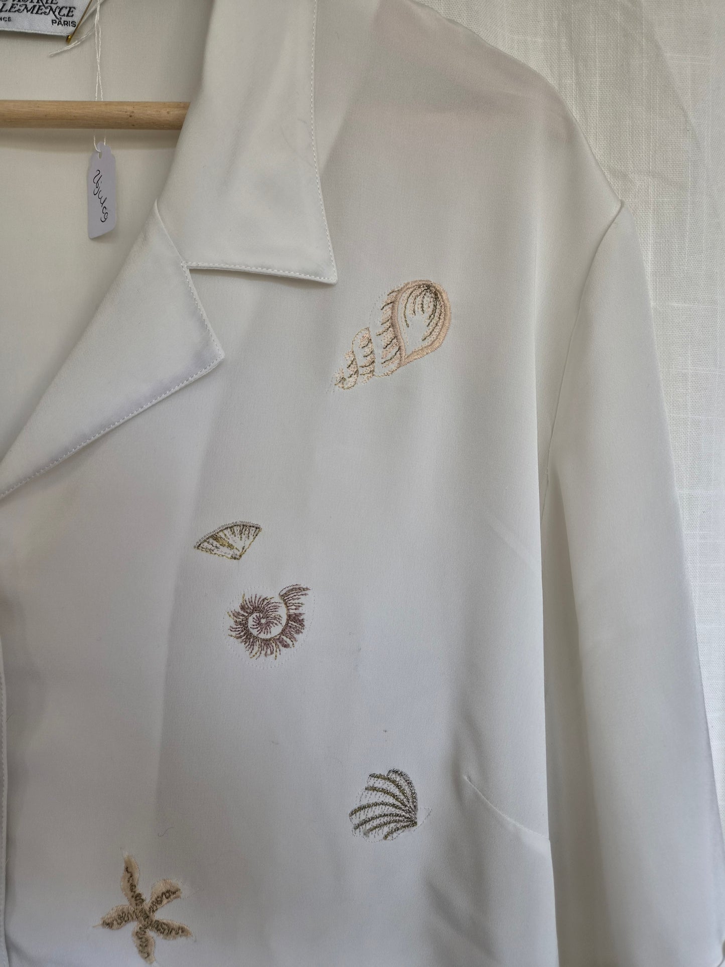🐚 A Pocketful of Seashells - vintage blouse with embroidered shells - size L/XL