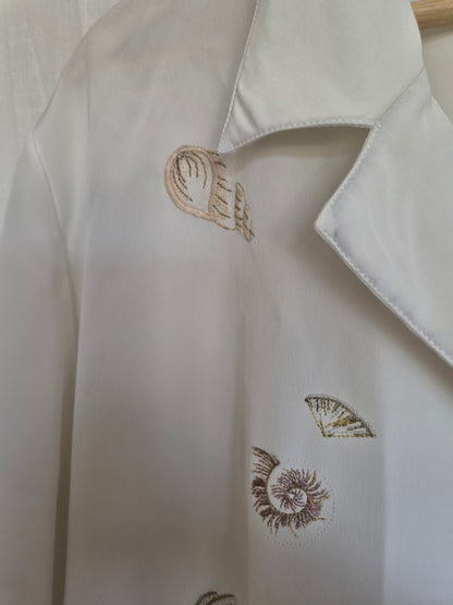 🐚 A Pocketful of Seashells - vintage blouse with embroidered shells - size L/XL