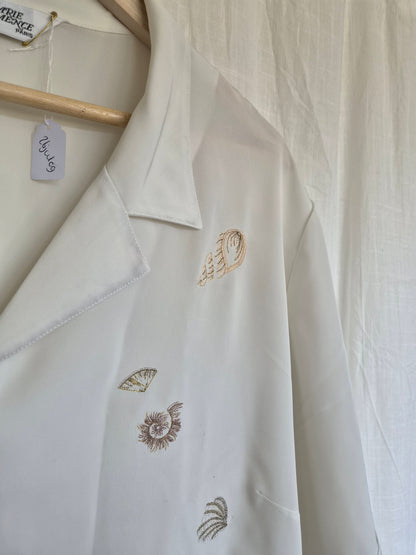 🐚 A Pocketful of Seashells - vintage blouse with embroidered shells - size L/XL