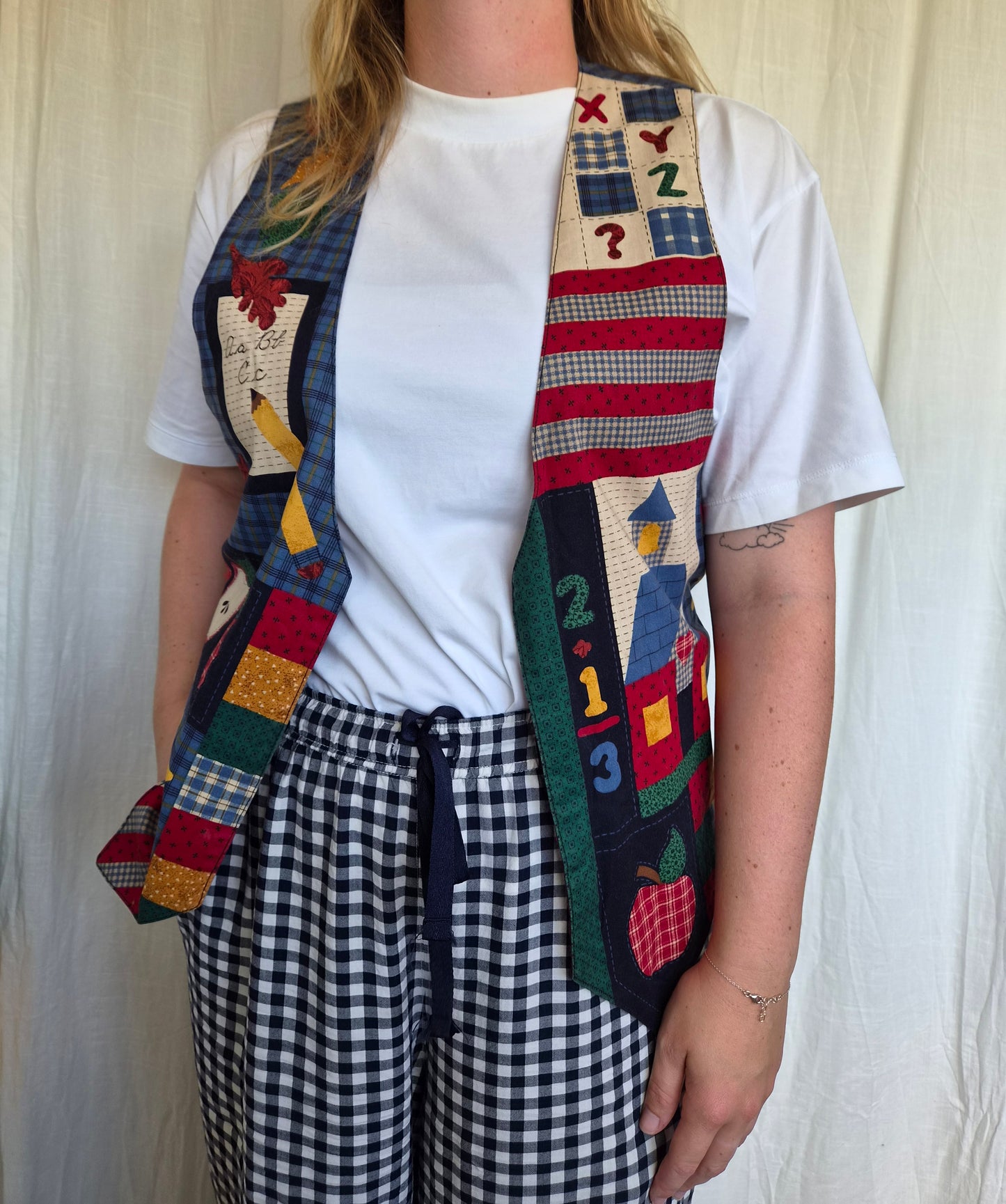 ✏️ Notes from the Classroom - vintage handmade gilet with schoolish patterns - size
