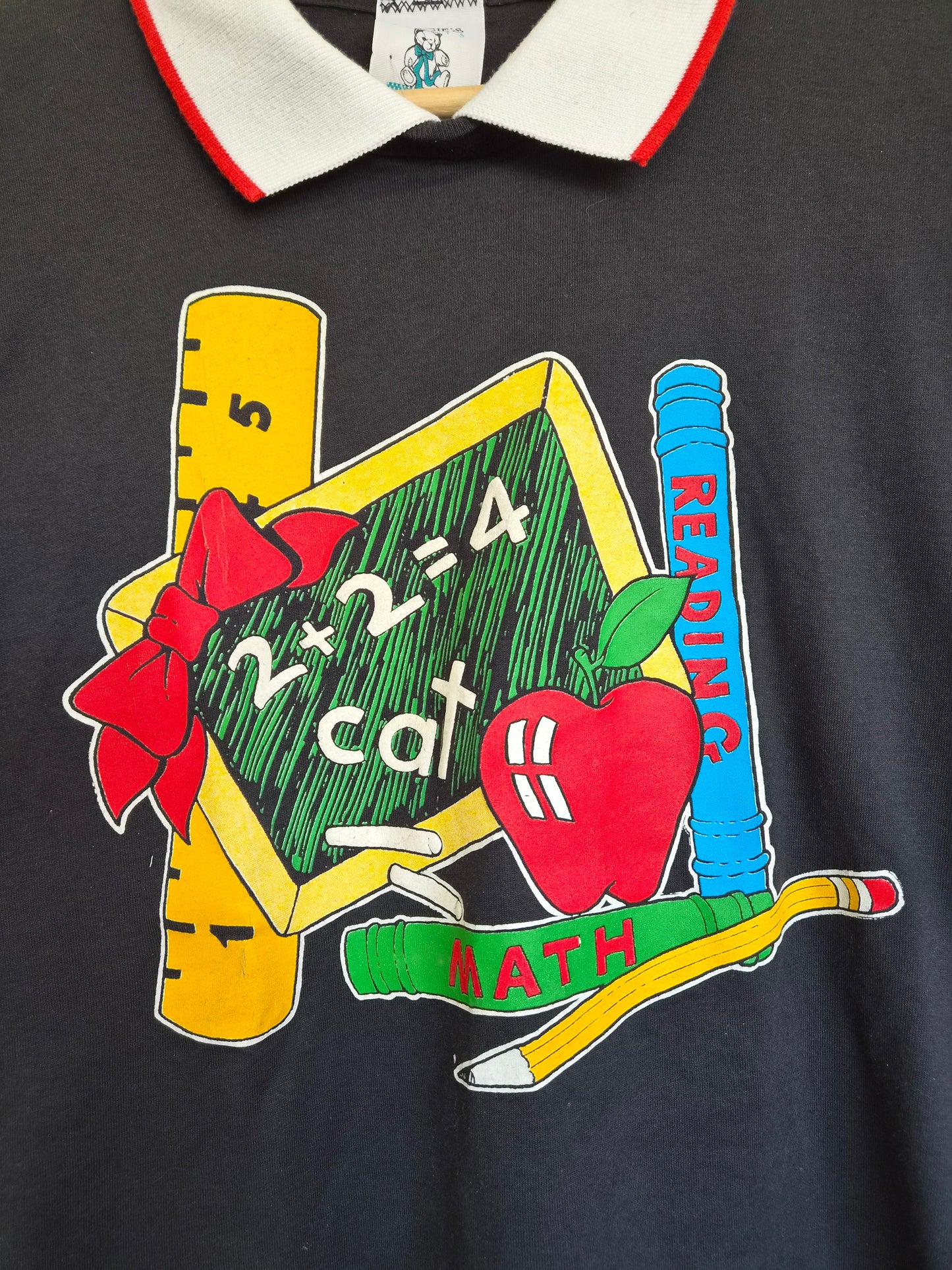 🍏 The Teacher's Off-Duty Tee - vintage t-shirt with school images - size L