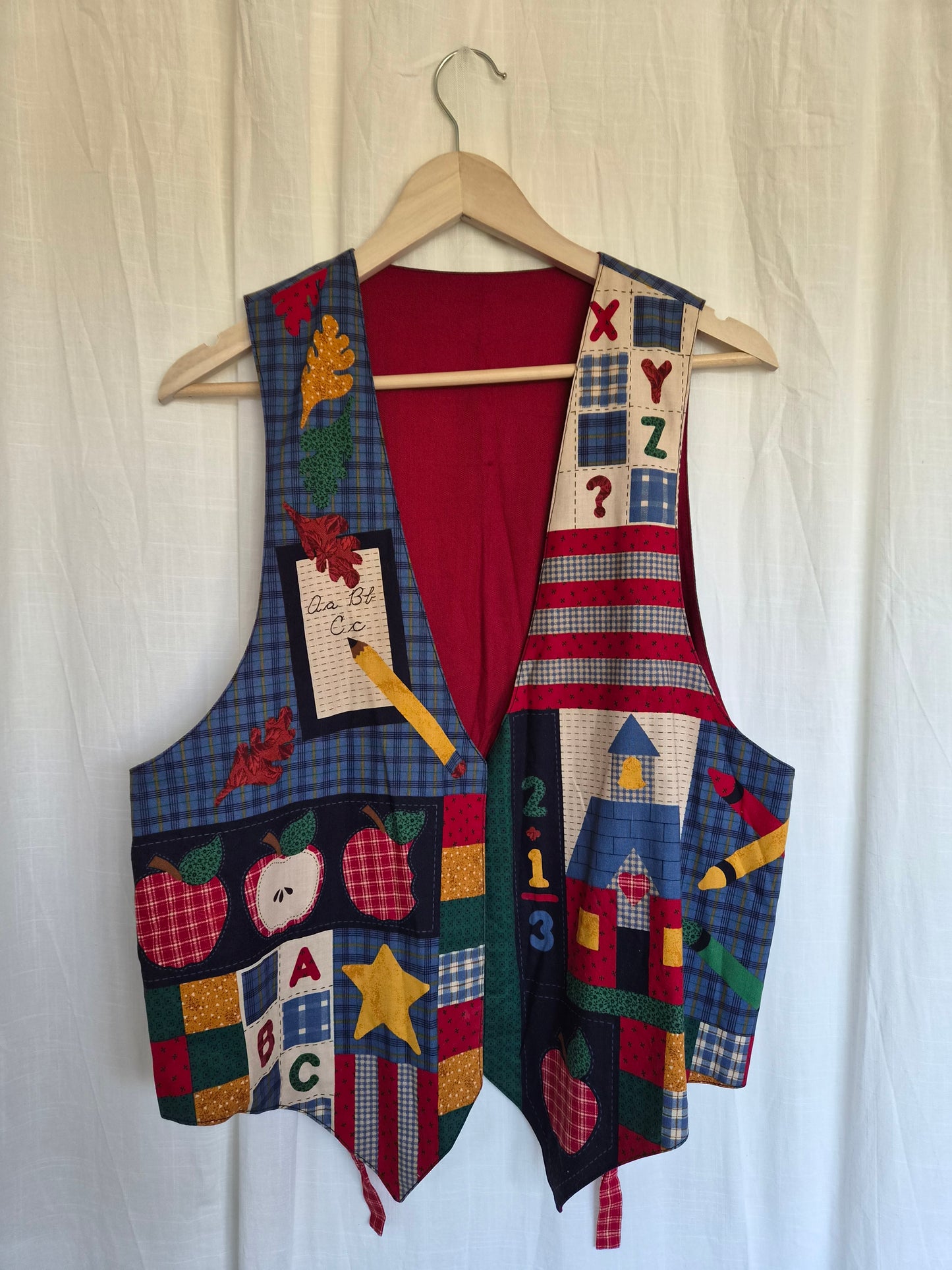 ✏️ Notes from the Classroom - vintage handmade gilet with schoolish patterns - size
