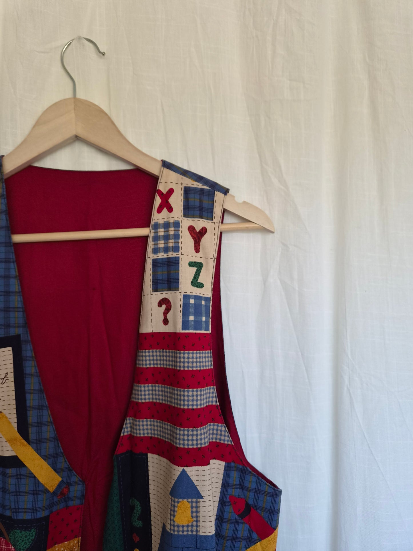 ✏️ Notes from the Classroom - vintage handmade gilet with schoolish patterns - size