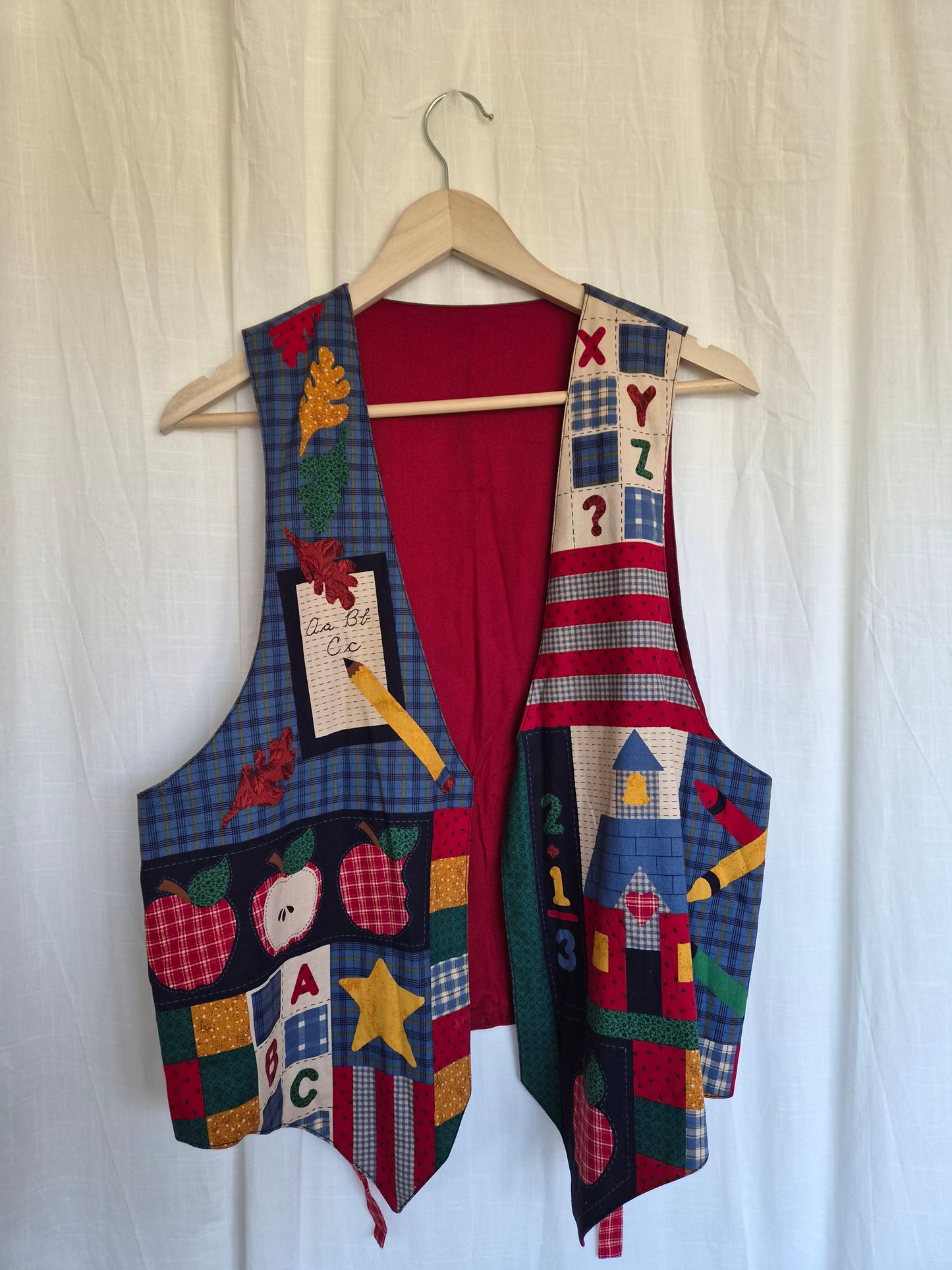 ✏️ Notes from the Classroom - vintage handmade gilet with schoolish patterns - size