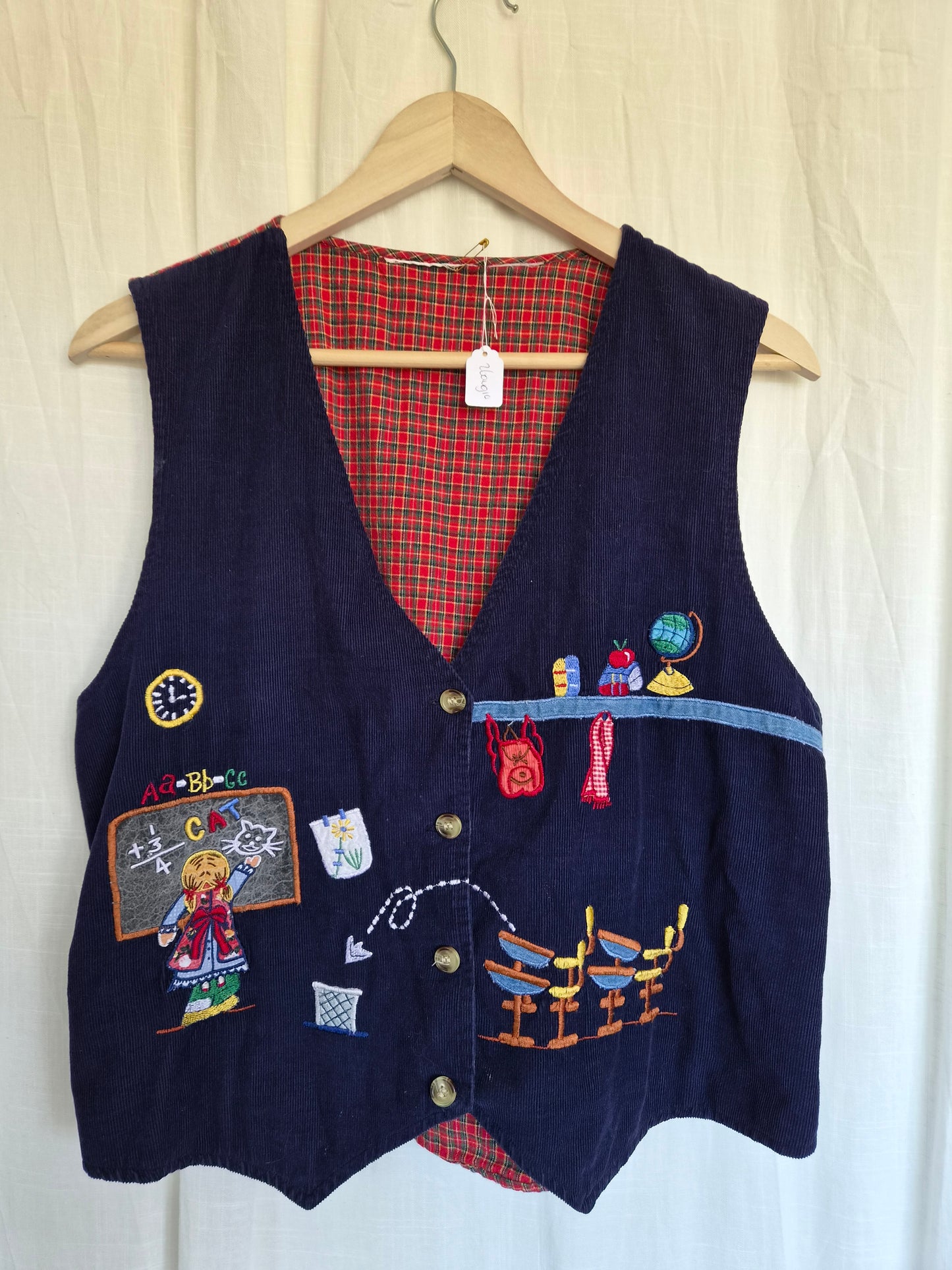 🪑 Front Row Favourite - vintage gilet with embroidered classroom details - size M/L