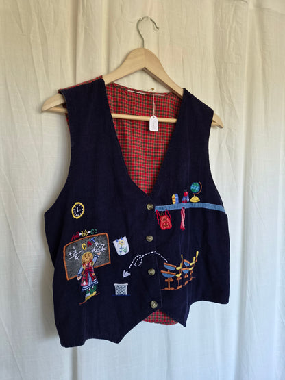 🪑 Front Row Favourite - vintage gilet with embroidered classroom details - size M/L