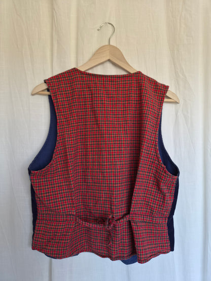 🪑 Front Row Favourite - vintage gilet with embroidered classroom details - size M/L