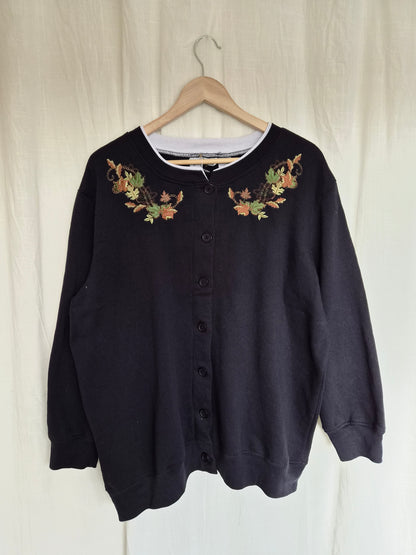 🍂 A Walk Through the Leaves - vintage black cardigan with embroidered leaves - size XL