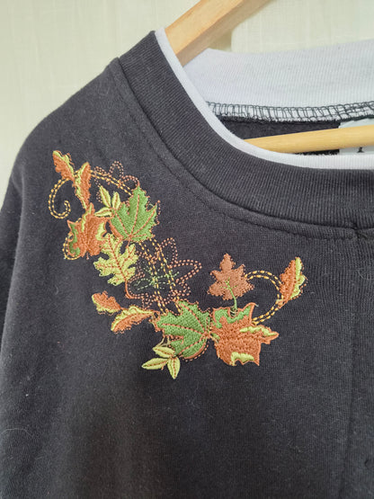 🍂 A Walk Through the Leaves - vintage black cardigan with embroidered leaves - size XL