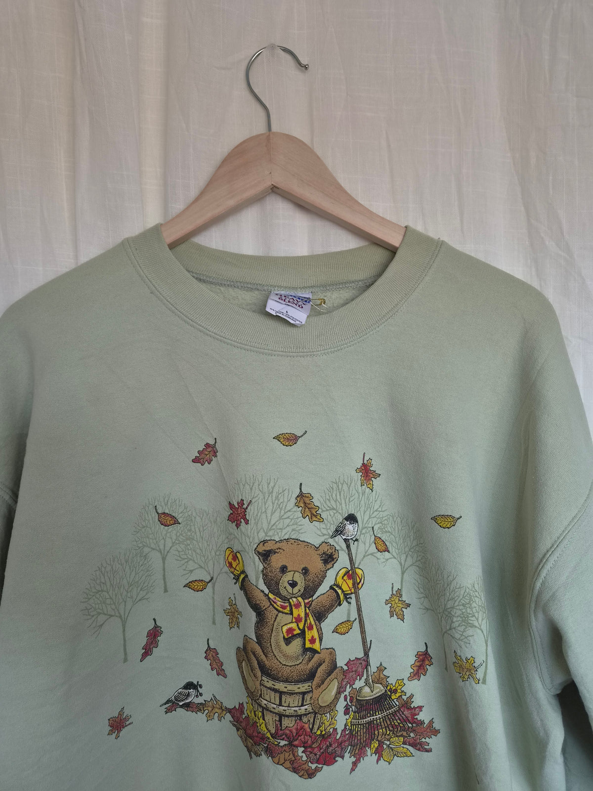 🐻 The Little Bear's Autumn Day - vintage mint green crewneck sweater with bear in autumn leaves (Perfectly Imperfect) - size L