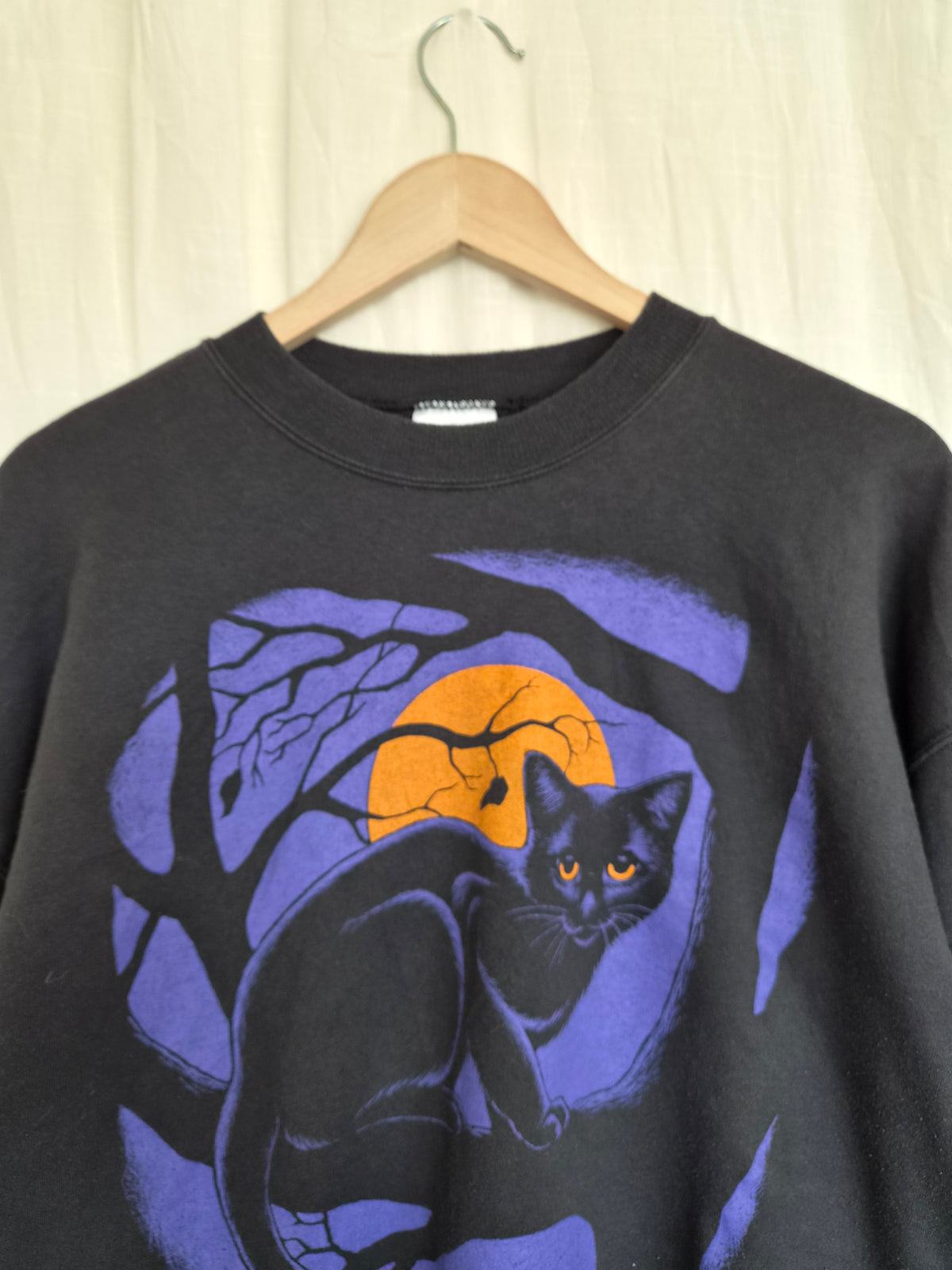 💜 Whispers from the Witching Tree - vintage crewneck sweater with black cat image - size L