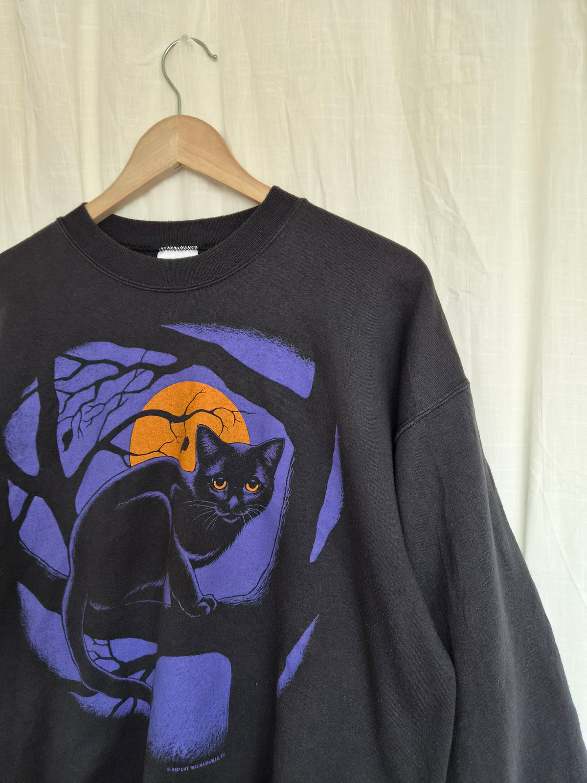💜 Whispers from the Witching Tree - vintage crewneck sweater with black cat image - size L