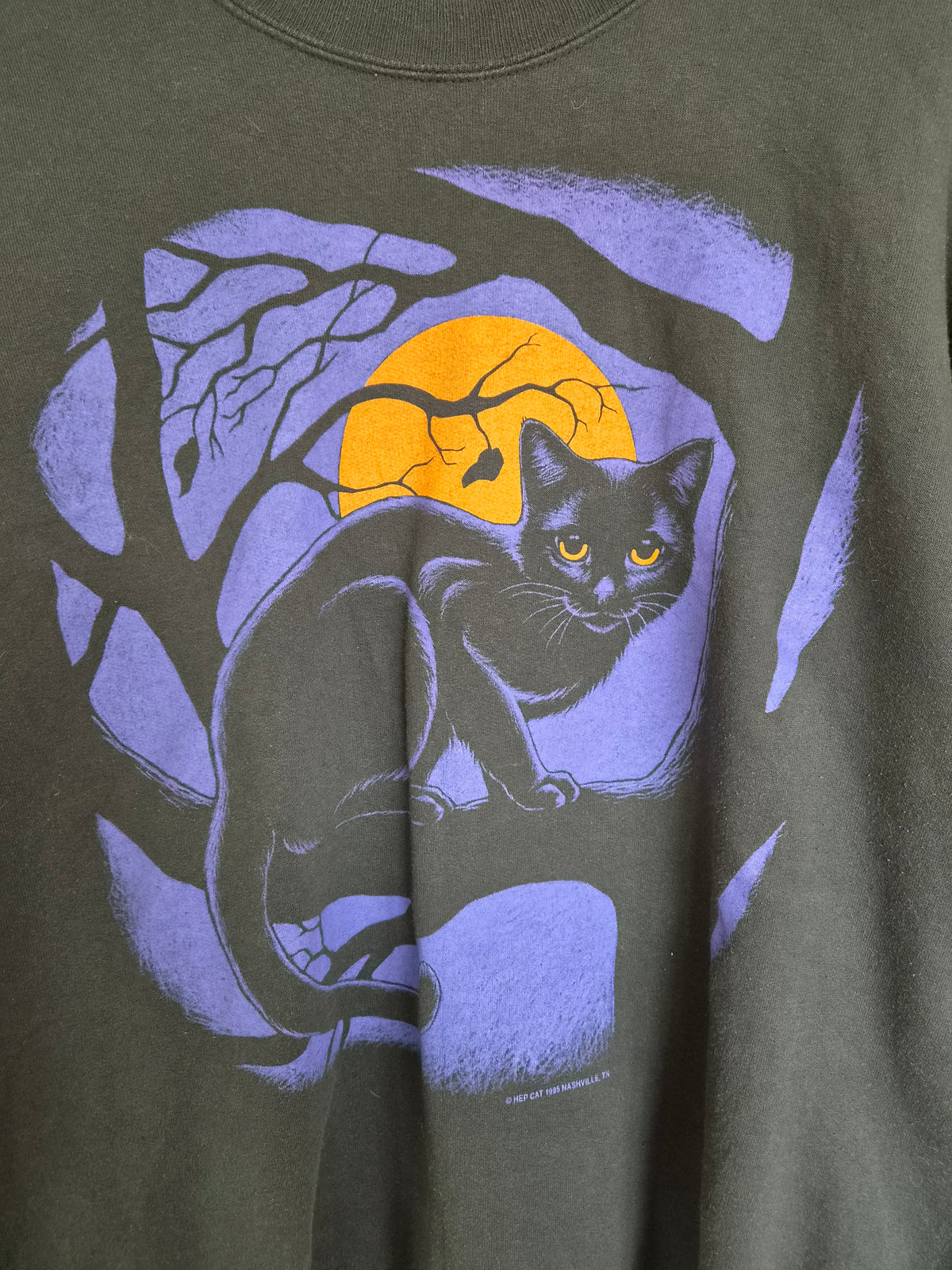 💜 Whispers from the Witching Tree - vintage crewneck sweater with black cat image - size L