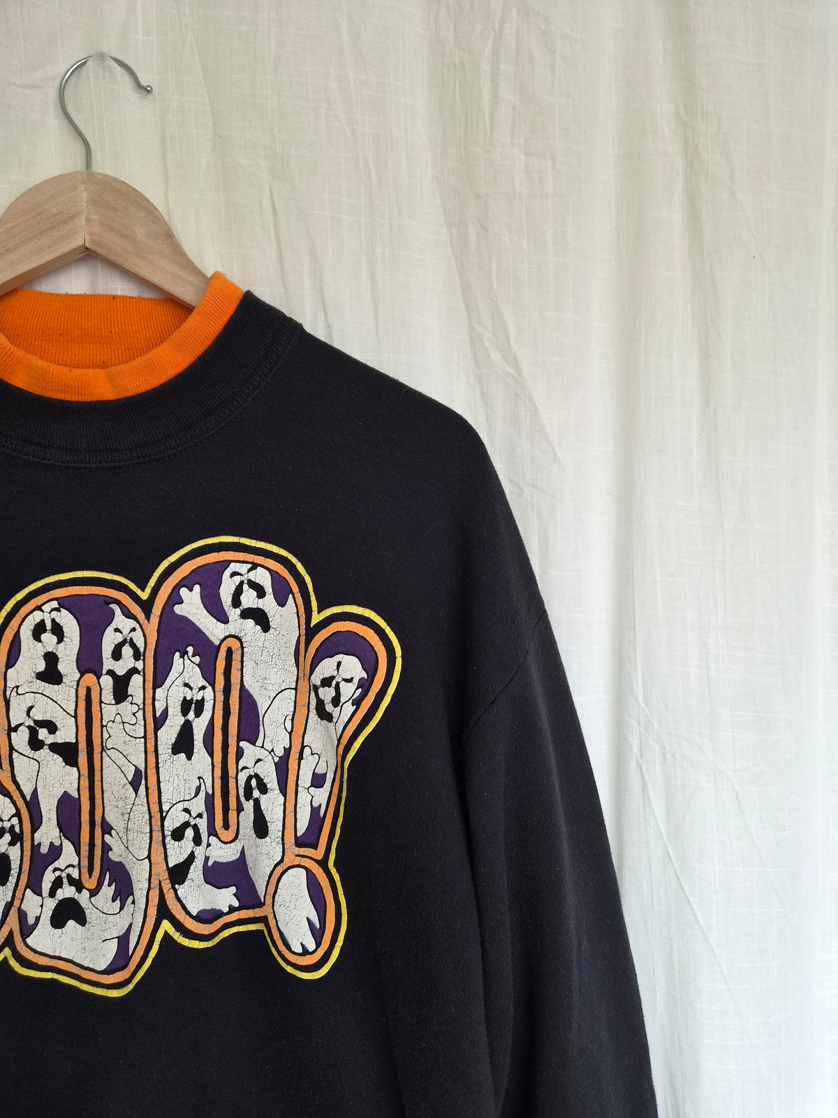 👻 A Little Bit of BOO - black vintage crewneck sweater with Halloween details - size L