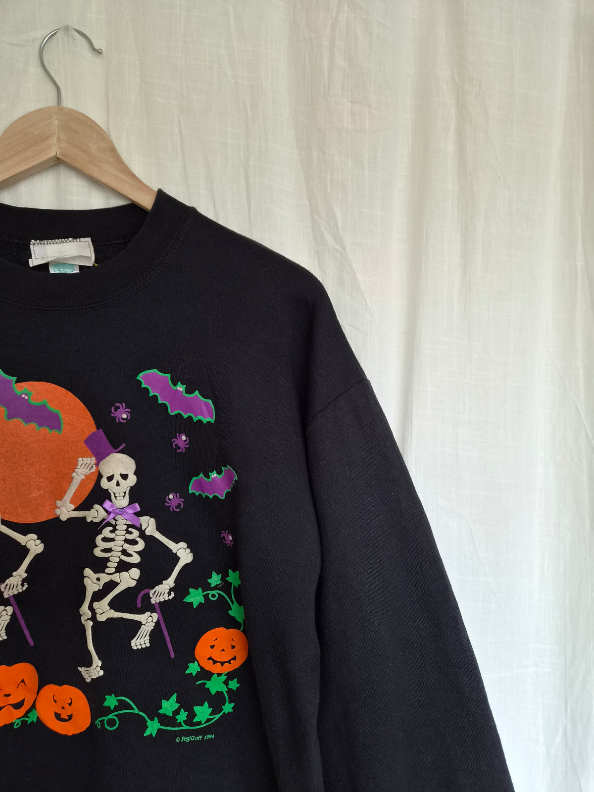💀 Till Death Do Us Party - vintage crewneck sweater with dancing skeletons - size L