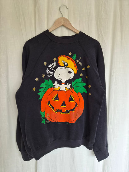 👻 A Peanuts Halloween - vintage Halloween crewneck sweater with Snoopy coming out of a pumpkin (Perfectly Imperfect) - size L