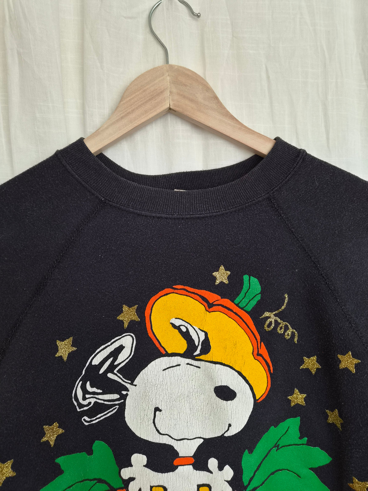 👻 A Peanuts Halloween - vintage Halloween crewneck sweater with Snoopy coming out of a pumpkin (Perfectly Imperfect) - size L