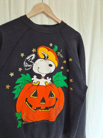 👻 A Peanuts Halloween - vintage Halloween crewneck sweater with Snoopy coming out of a pumpkin (Perfectly Imperfect) - size L