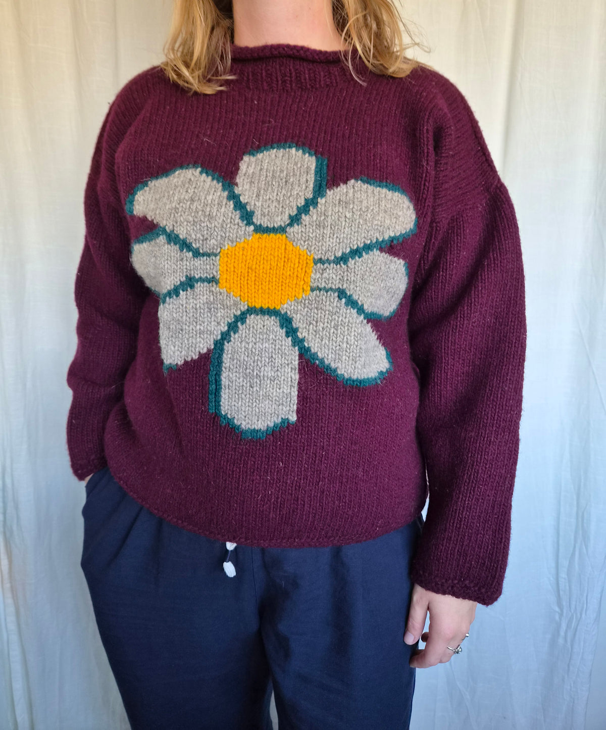 🧶 The Woodland Flower - vintage deep purple handmade knit with daisy flower - size M/L