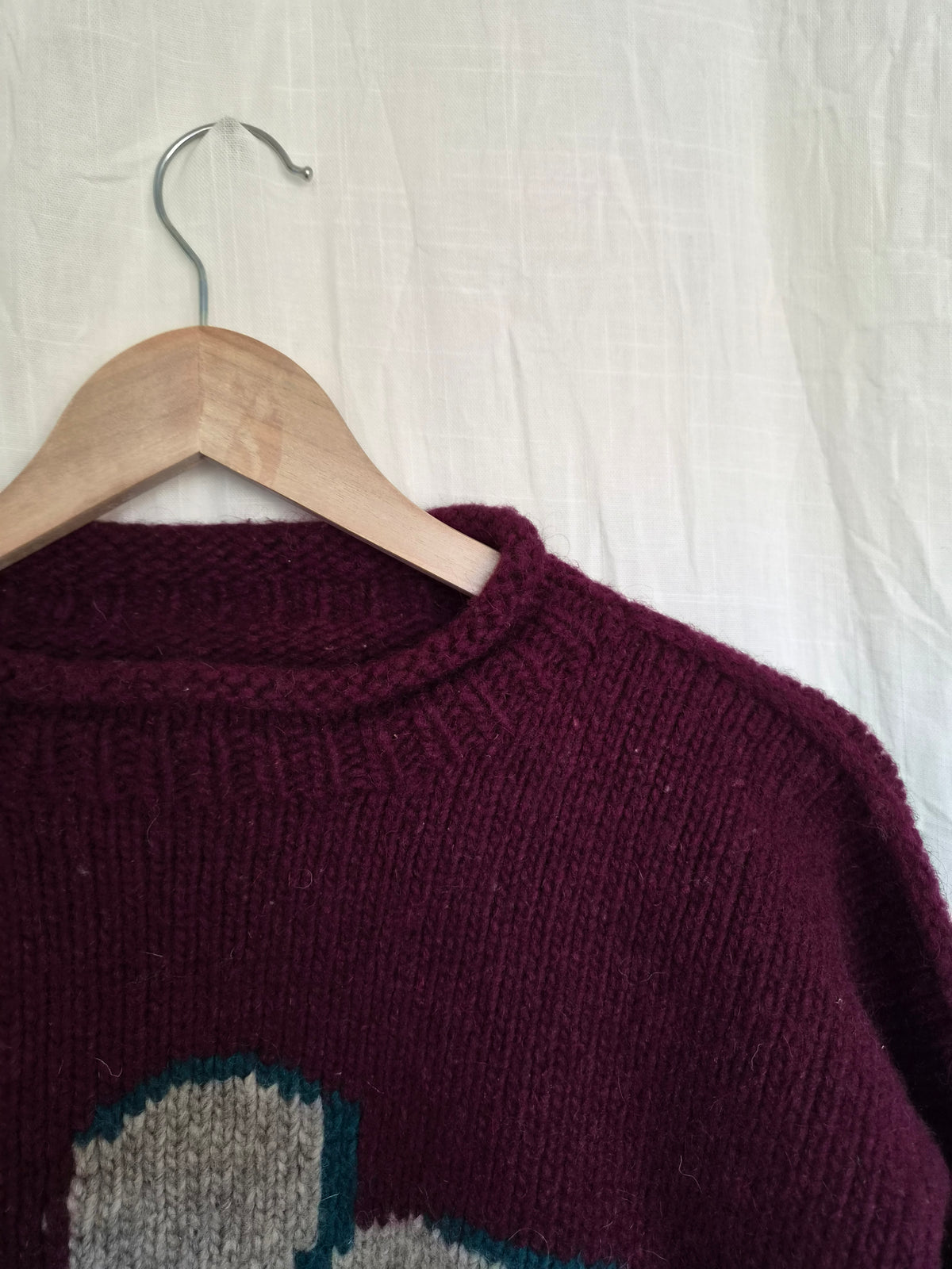 🧶 The Woodland Flower - vintage deep purple handmade knit with daisy flower - size M/L