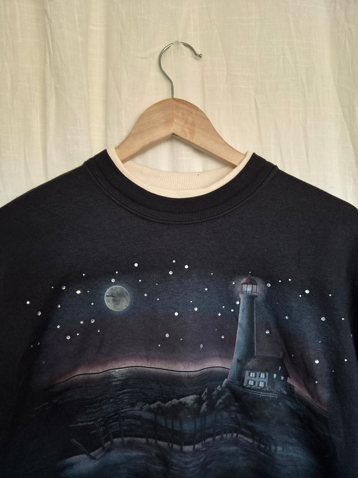 🕯️ Where the Moon Meets the Sea - vintage crewneck sweater with lighthouse and seascape - size L