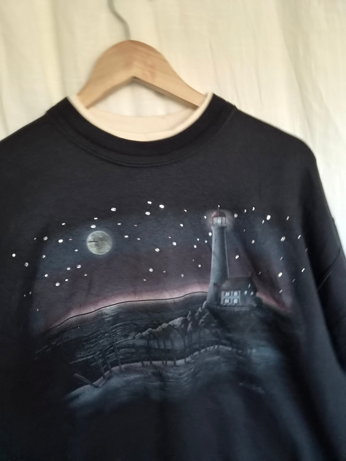 🕯️ Where the Moon Meets the Sea - vintage crewneck sweater with lighthouse and seascape - size L