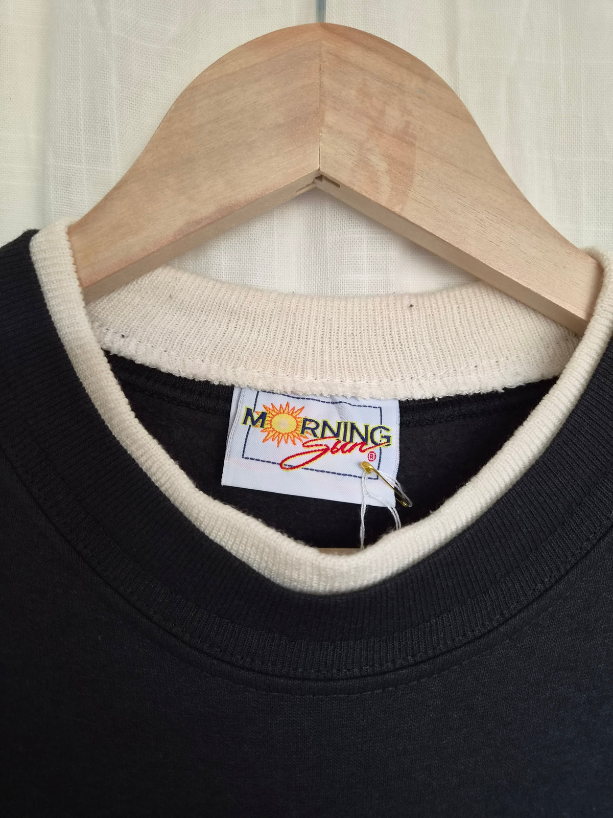 🕯️ Where the Moon Meets the Sea - vintage crewneck sweater with lighthouse and seascape - size L