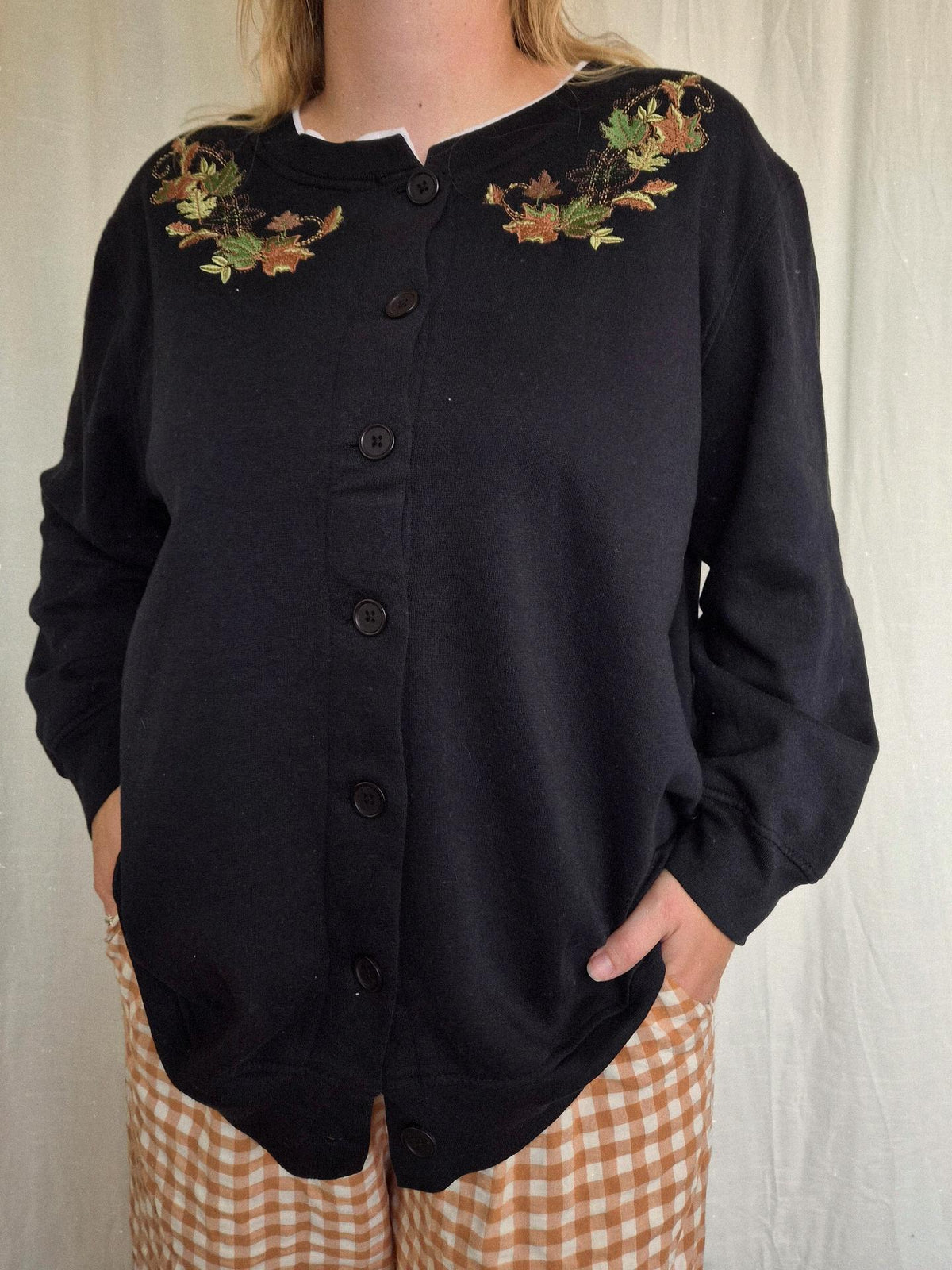 🍂 A Walk Through the Leaves - vintage black cardigan with embroidered leaves - size XL