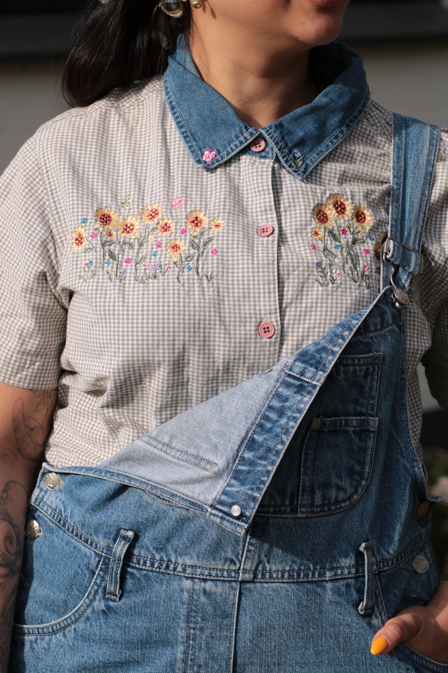 🦋 Butterfly Meadow - vintage gingham blouse with embroidered details - size M