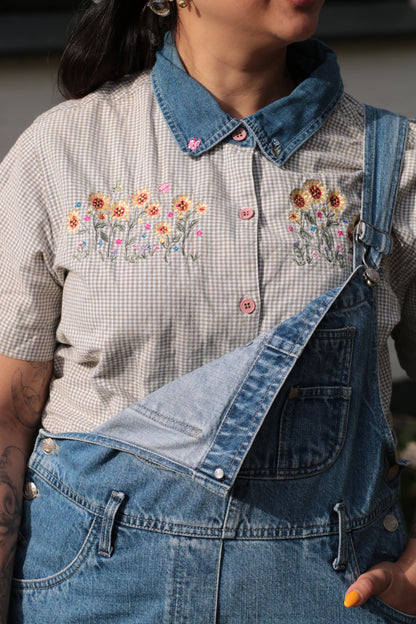 🦋 Butterfly Meadow - vintage gingham blouse with embroidered details - size M