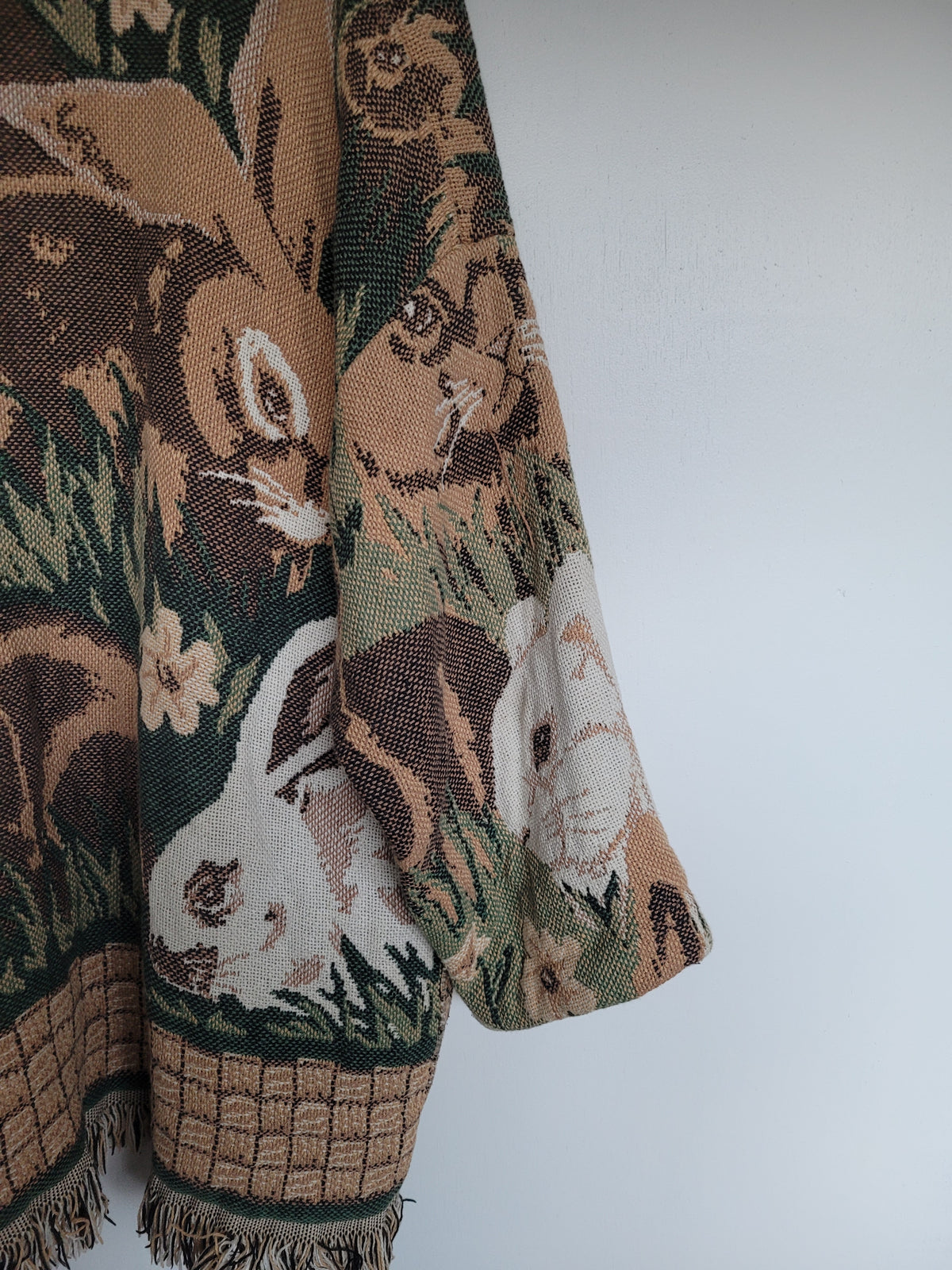 The Warren Coat 🐇 - vintage tapestry jas met afbeeldingen van konijnen - maat M/L