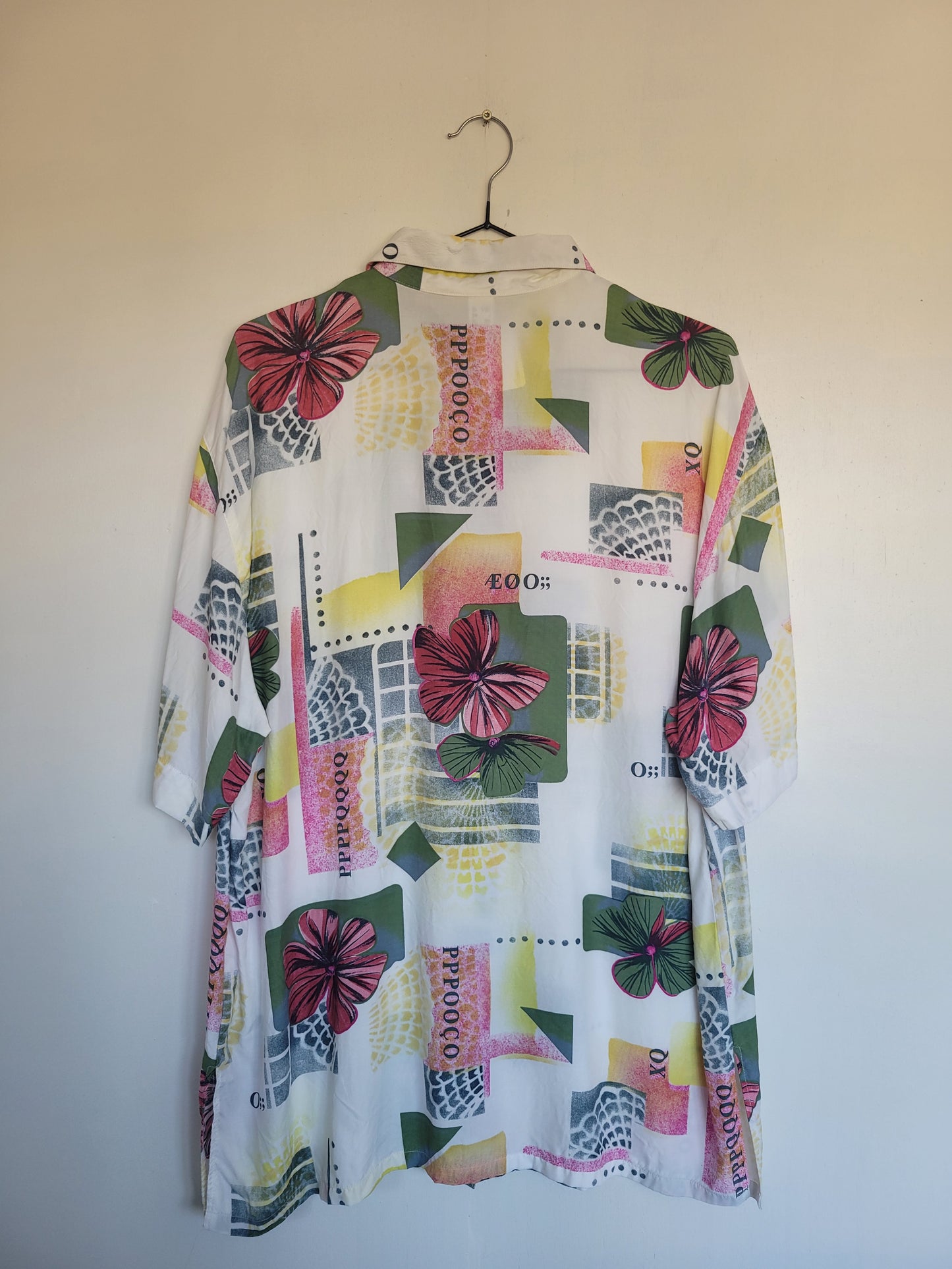 Funky and Free - vintage blouse met vlakken en bloemen patronen - maat L