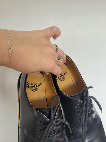 Ink & Soles - lage Dr. Martens in lakzwarte kleur - maat 39