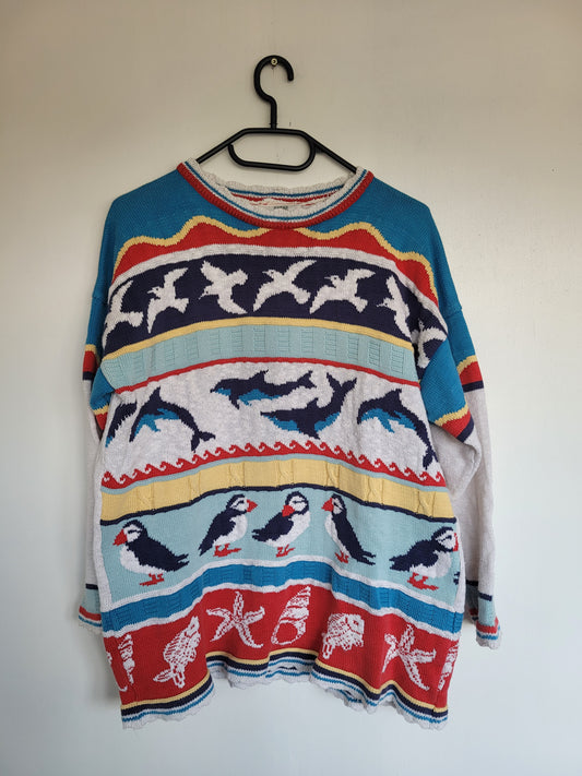 Coastal Chorus π¬ - vintage trui met afbeeldingen van o.a. dolfijnen, papegaaiduikers en schelpen
