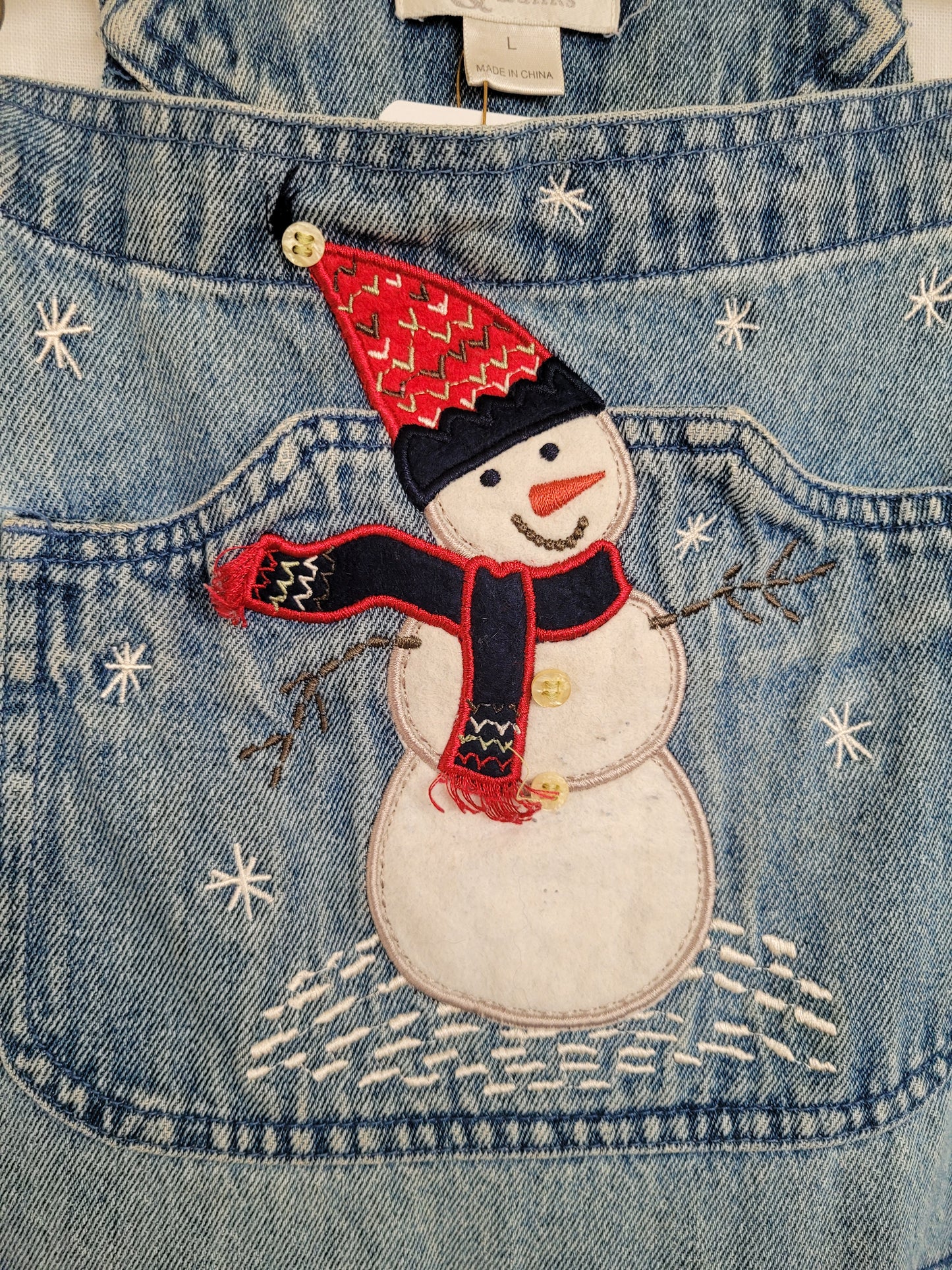 ❄️ Snowfolk Adventure - vintage dungarees with embroidered snowman - size L