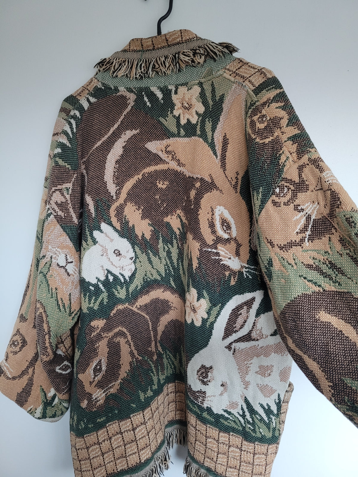 The Warren Coat 🐇 - vintage tapestry jas met afbeeldingen van konijnen - maat M/L